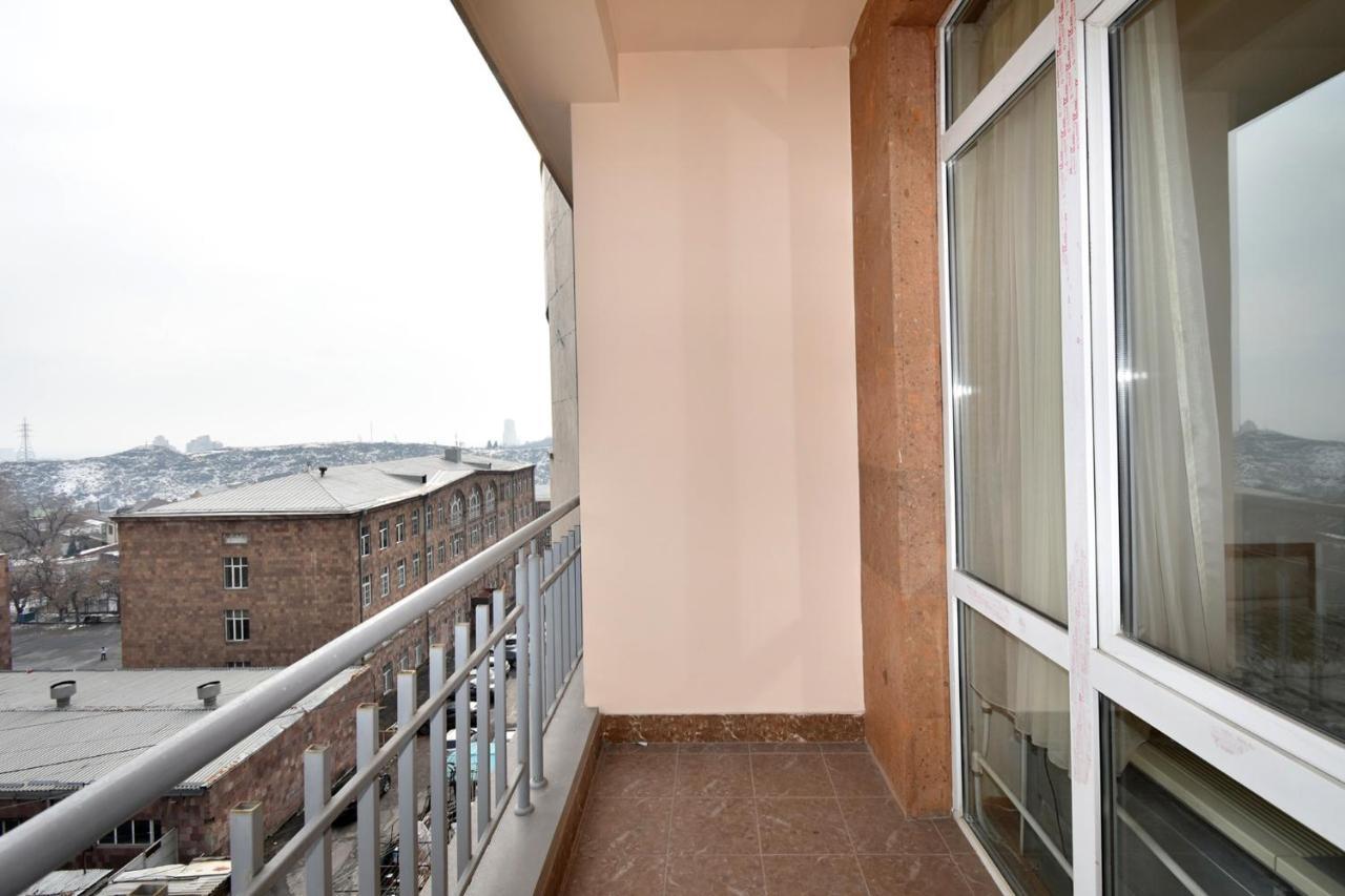 Panorama Hotel On Baghramyan Avenue Yerevan Exterior foto