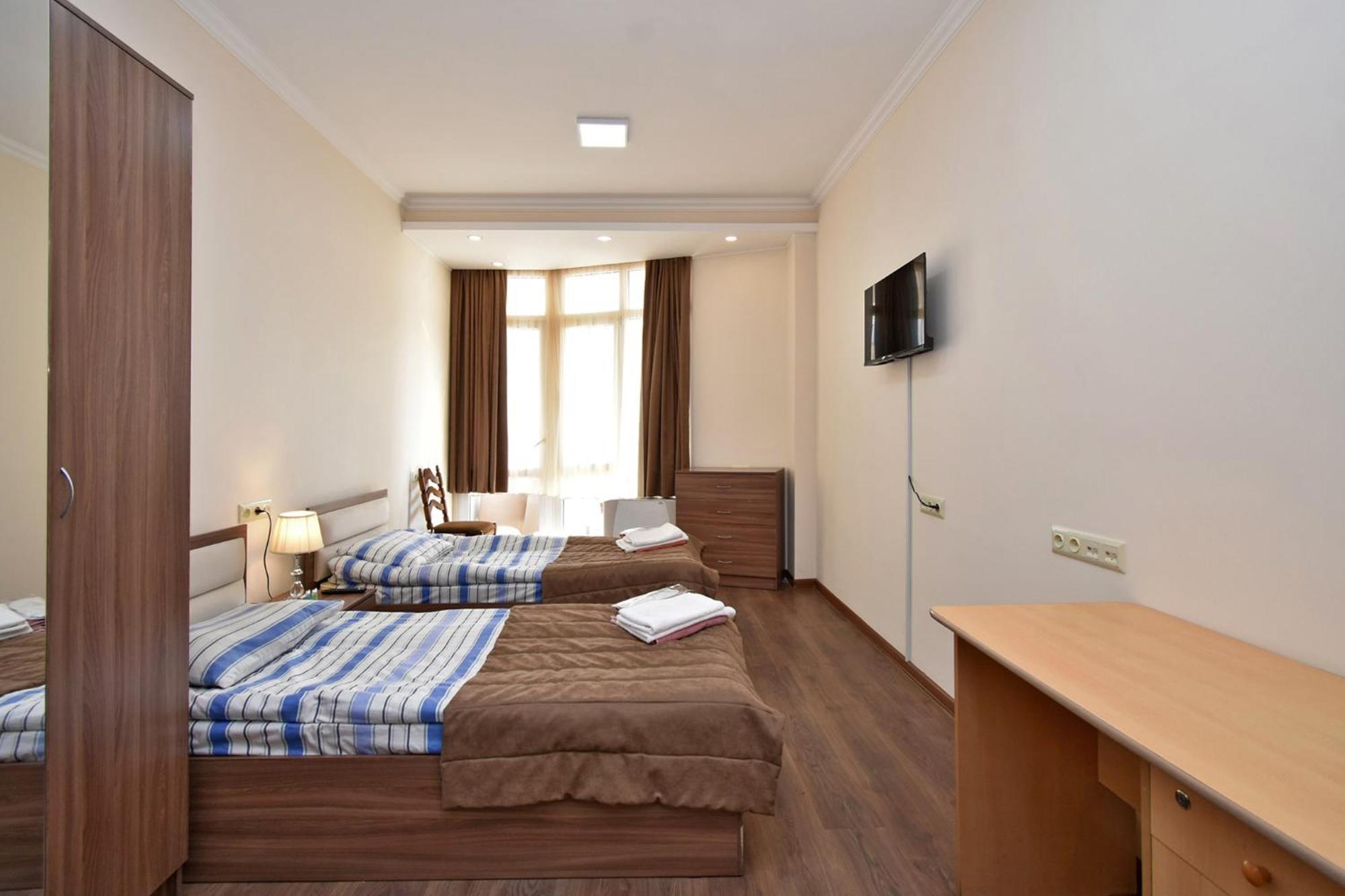 Panorama Hotel On Baghramyan Avenue Yerevan Exterior foto