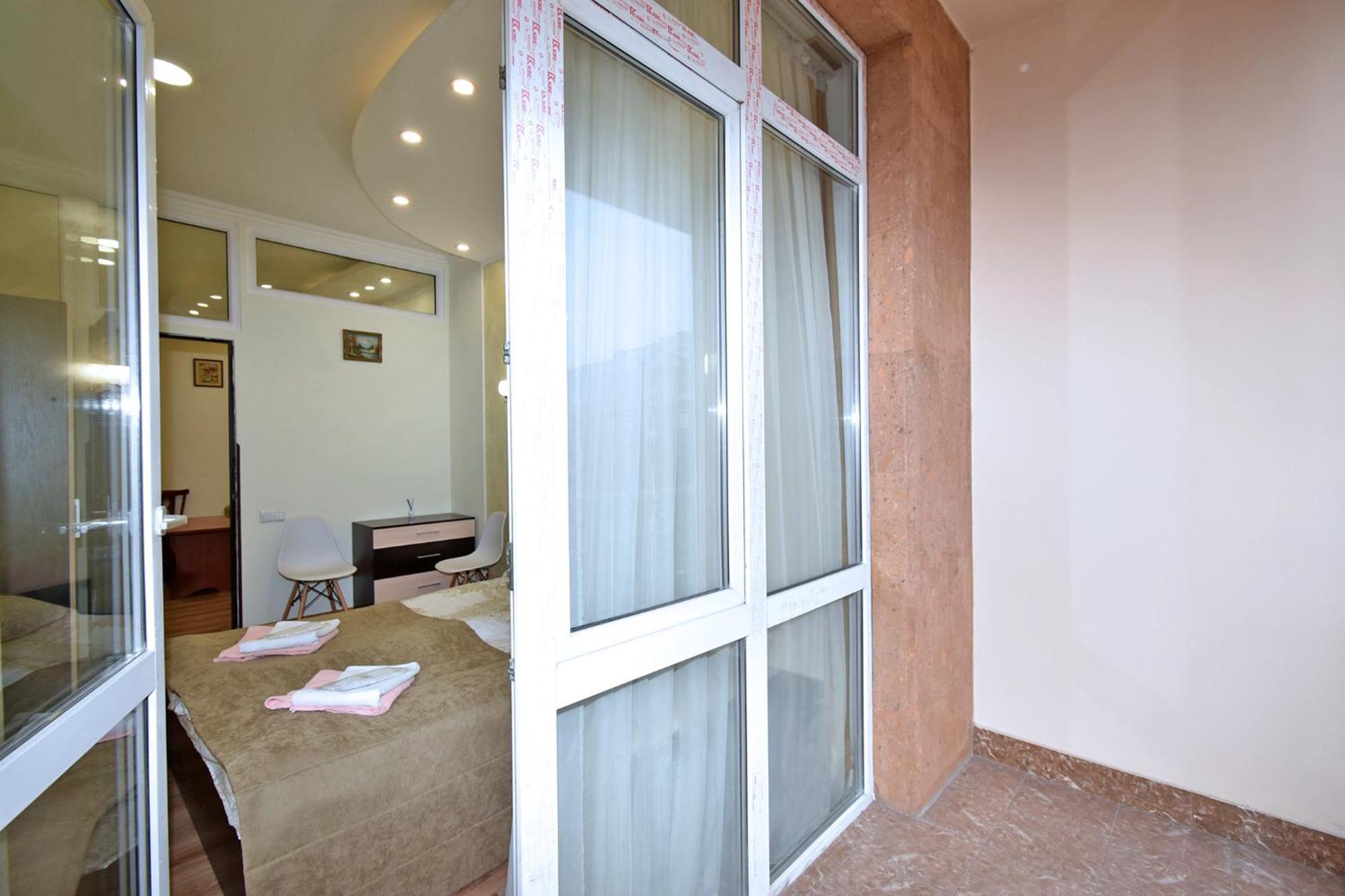 Panorama Hotel On Baghramyan Avenue Yerevan Exterior foto