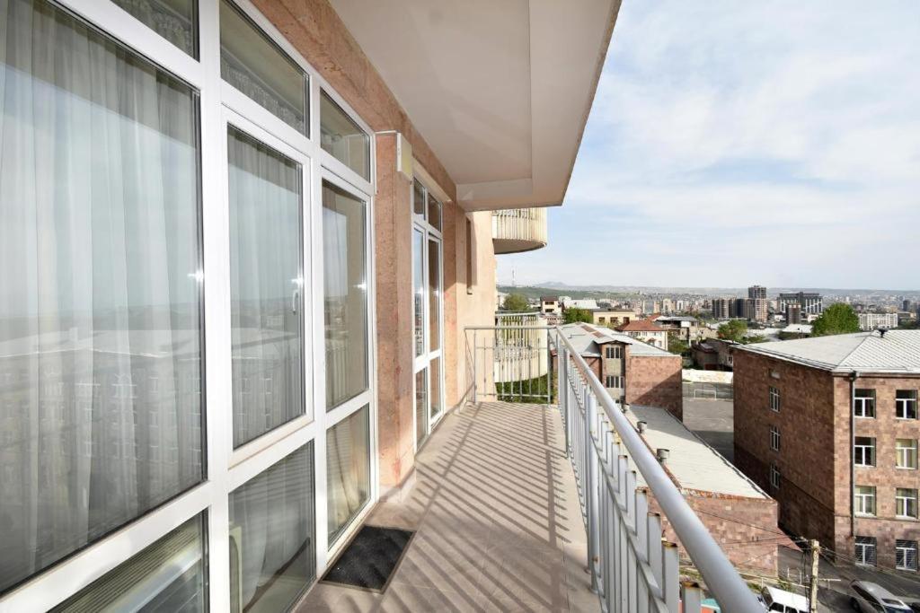 Panorama Hotel On Baghramyan Avenue Yerevan Exterior foto