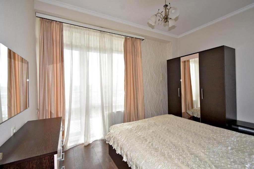 Panorama Hotel On Baghramyan Avenue Yerevan Exterior foto